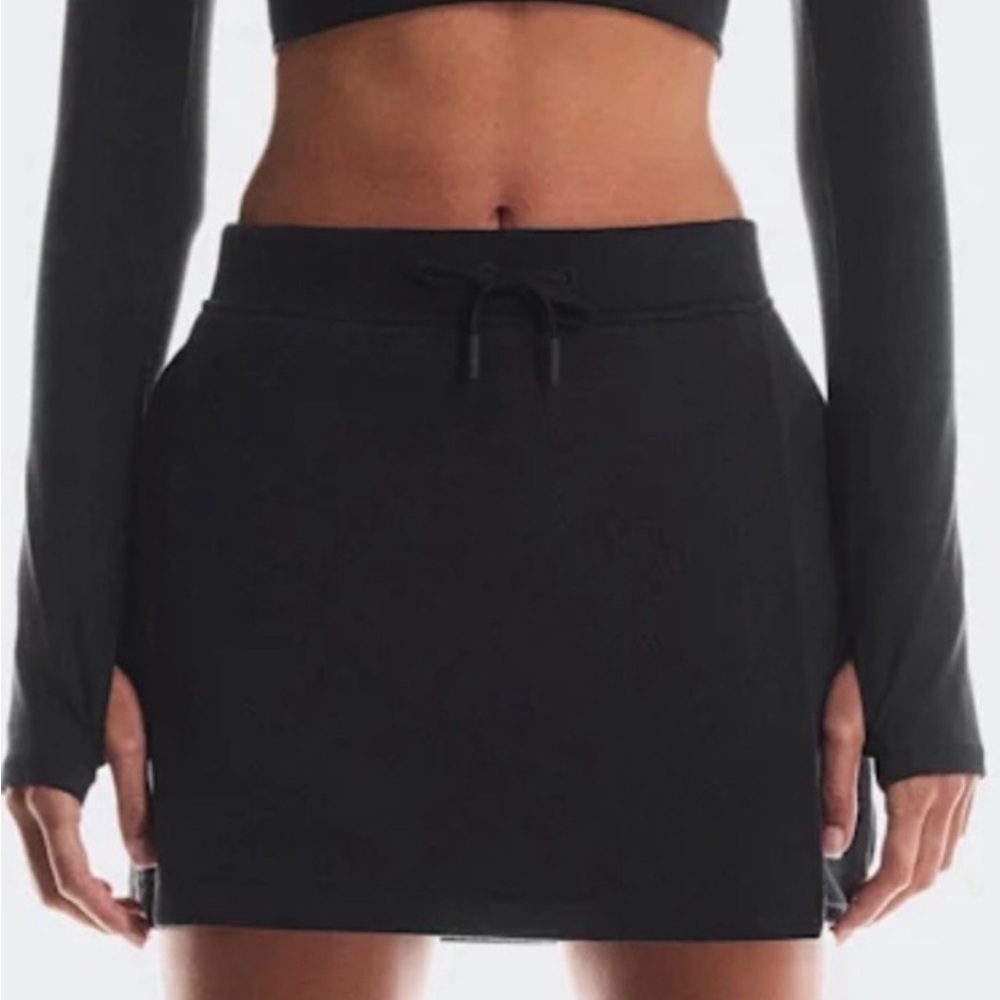 NWT On Running On Cloud Black Mini Skirt with Drawstring Waist M, US6-8